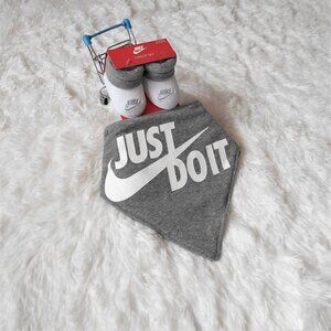 Nike Newborn Bib and Booties Set Grey White 0-6M Infant Just Do It